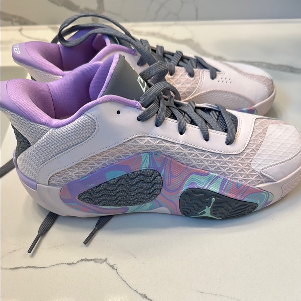 NIKE JORDAN
TATUM 2 SIDEWALK CHALK
GRADE SCHOOL BASKETBALL SHOES